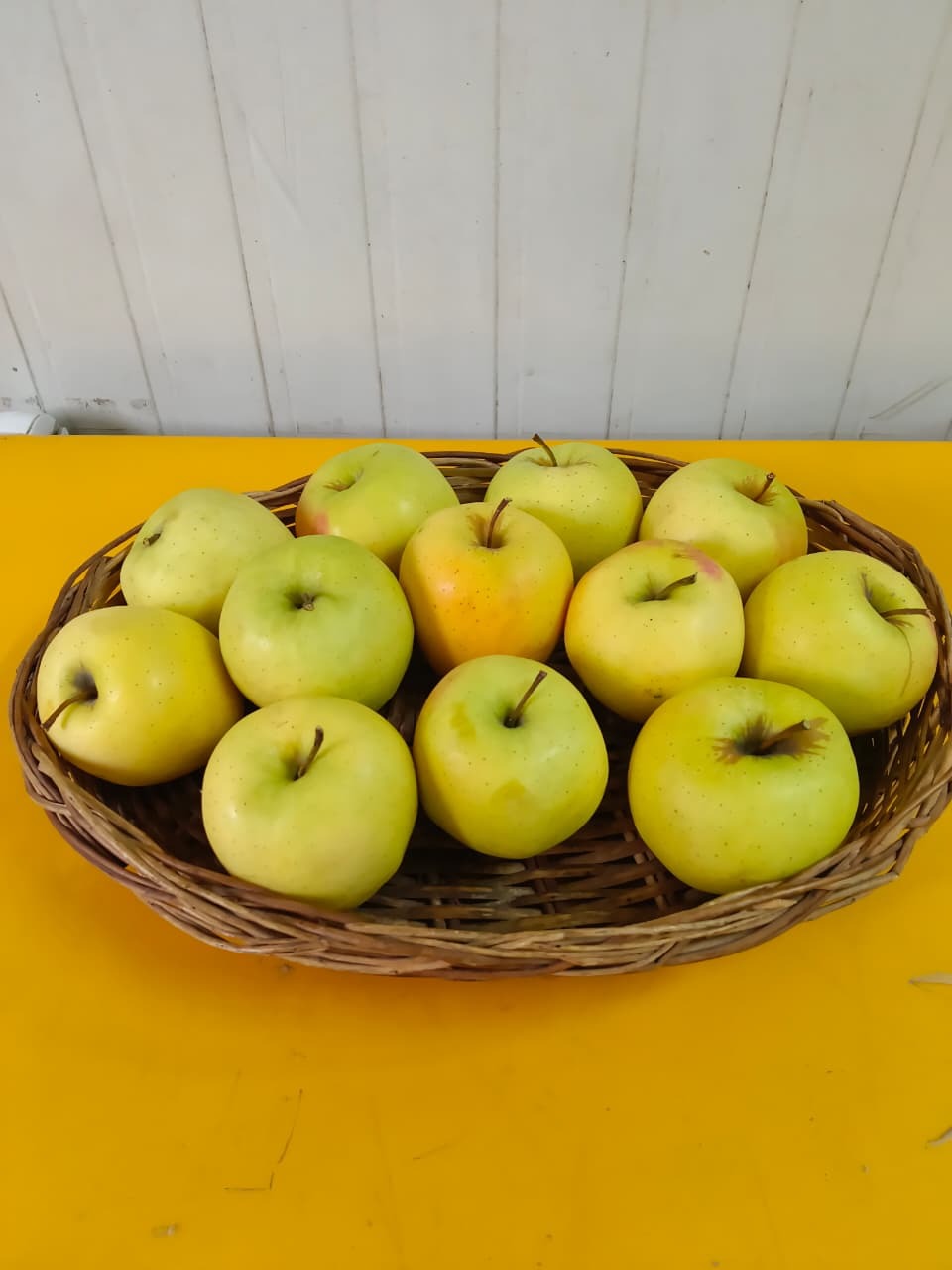Apple (Kinnaur Golden) 450-500g